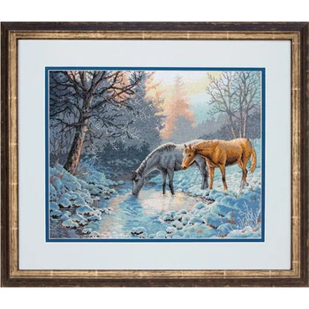 Amishop Дрехи-високо Качество, Красив Прекрасен Брои Комплект за Кръстат Бод Морозное Сутрин Зима Сняг Два Коня Пият в реката Слабо 35294